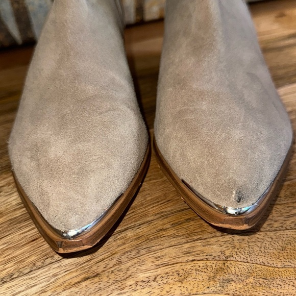 Marc Fisher Yale Chelsea gray suede boots size 8.5 Preowned excellent condition - Picture 4 of 9